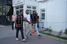 “Antalya’da Restoran Önünde Cinayet: Eski Futbolcunun Oğlu Kurşunlarla Hayatını Kaybetti”