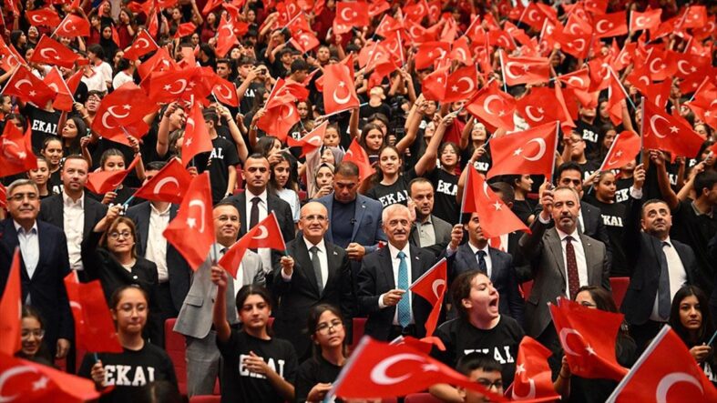 kalpgazetesi.com-Bakan Şimşek'ten Gençlere Uyarı Geleceğin En Büyük Silahı Eğitim ve Sizsiniz