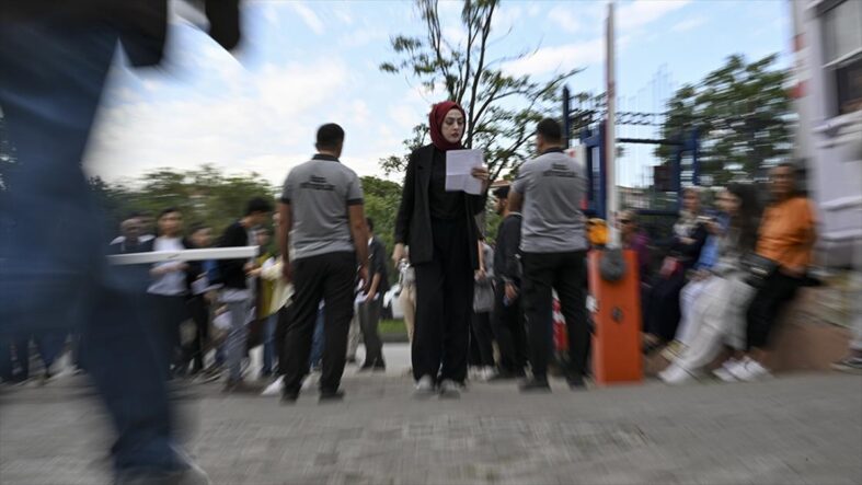 kalpgazetesi.com-Binlerce aday KPSS Alan Bilgisi üçüncü oturumda ter döküyor (2)