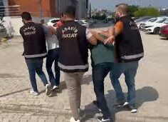 kalpgazetesi.com- Hatay'ın İskenderun ilçesinde 1 kişinin öldüğü silahlı kavgayla ilgili gözaltına alınan zanlı tutuklandı.