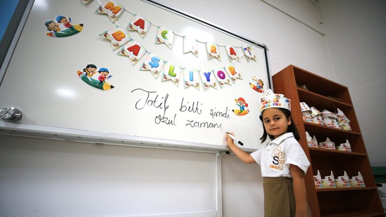 kalpgazetesi.com-Türkiye'de 2025-2026 Eğitim yılı başladı,18 Milyon Öğrenci için ders zili çaldı